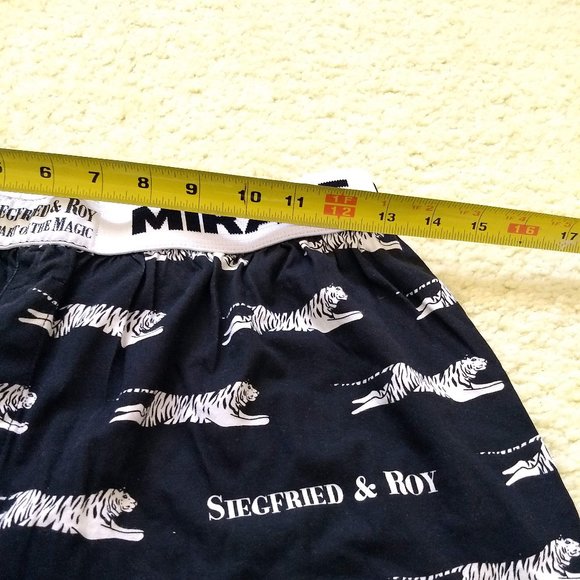 vintage 90s NWOT Siegfried and Roy at the Mirage tiger boxer shorts - Picture 7 of 8